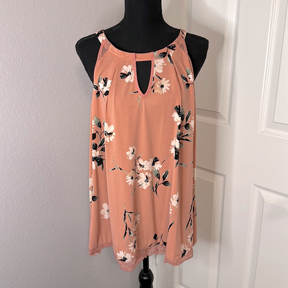 NWT Torrid Light Pink Top with Floral Pattern - Size 2/2X